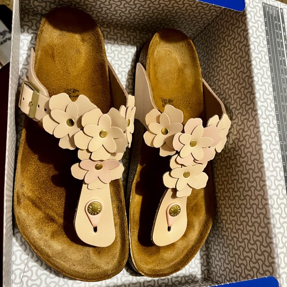 Women's Blush Floral Birkenstock Gizeh - Picture 6 of 6
